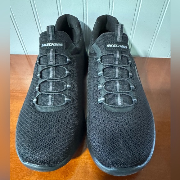 Skechers Size 9 Brand New Black Sneakers - Picture 3 of 3
